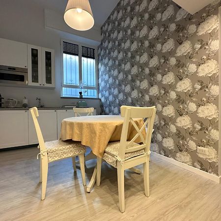 Flowers, A Cozy Suite In Milan Bagian luar foto