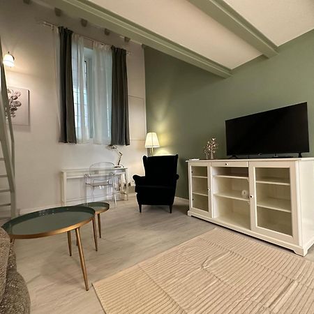 Flowers, A Cozy Suite In Milan Bagian luar foto