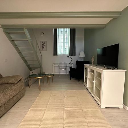 Flowers, A Cozy Suite In Milan Bagian luar foto