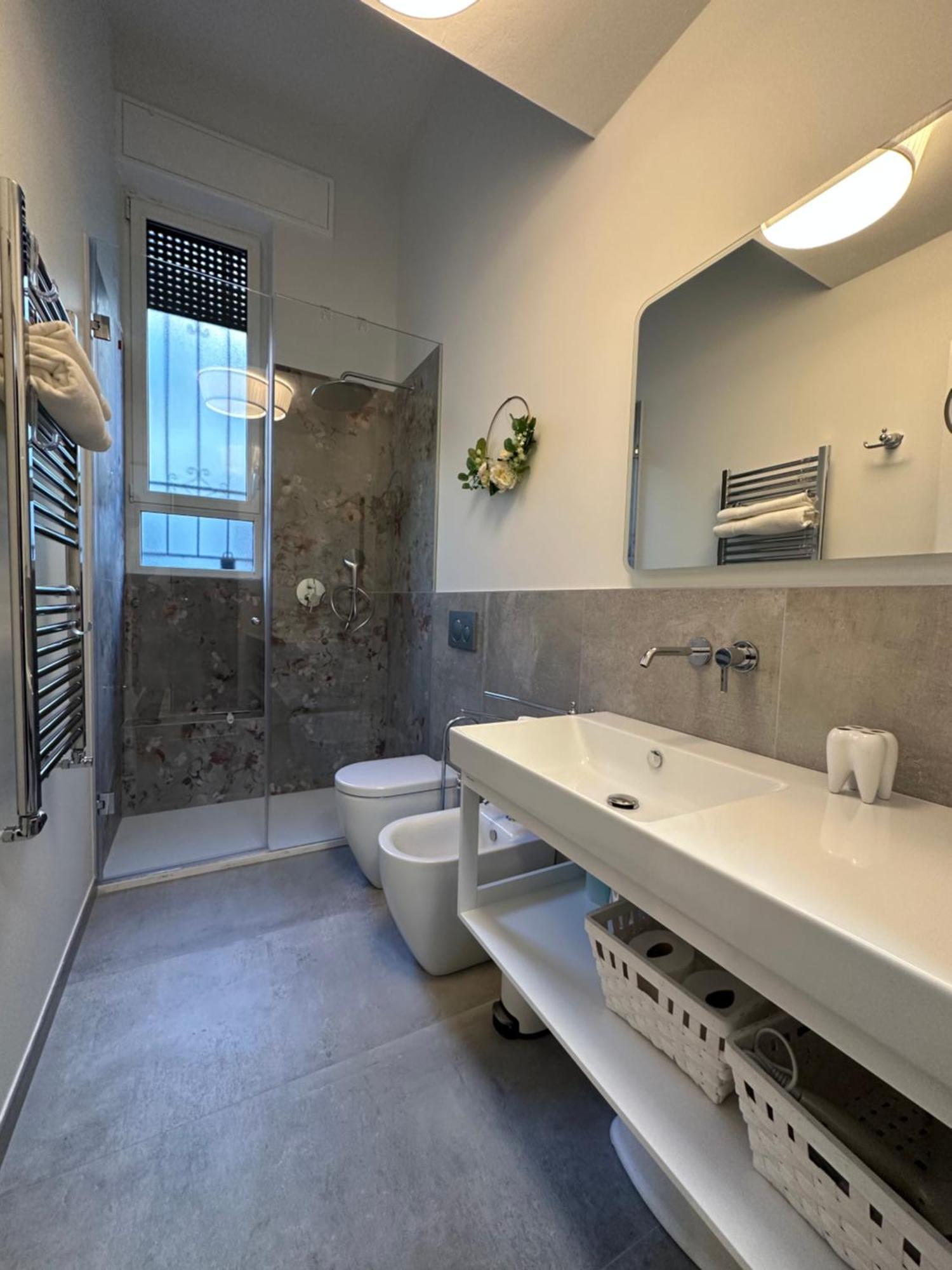Flowers, A Cozy Suite In Milan Bagian luar foto