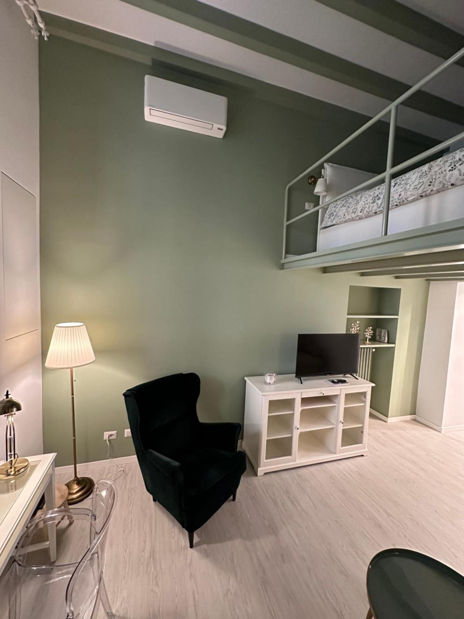 Flowers, A Cozy Suite In Milan Bagian luar foto