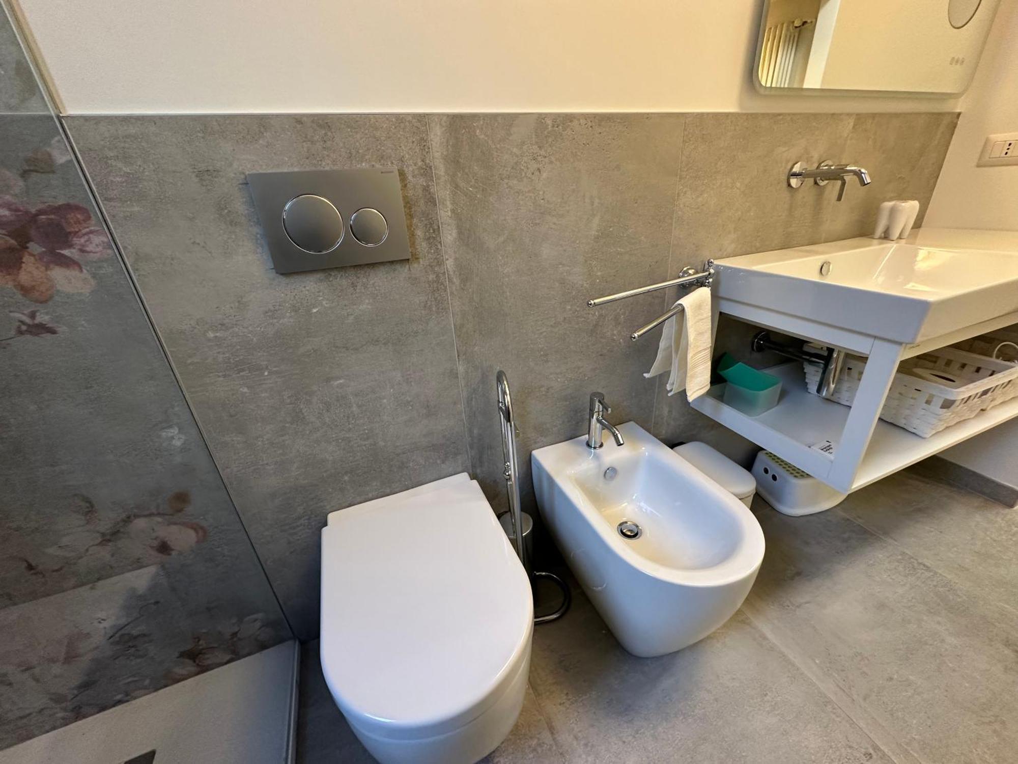 Flowers, A Cozy Suite In Milan Bagian luar foto