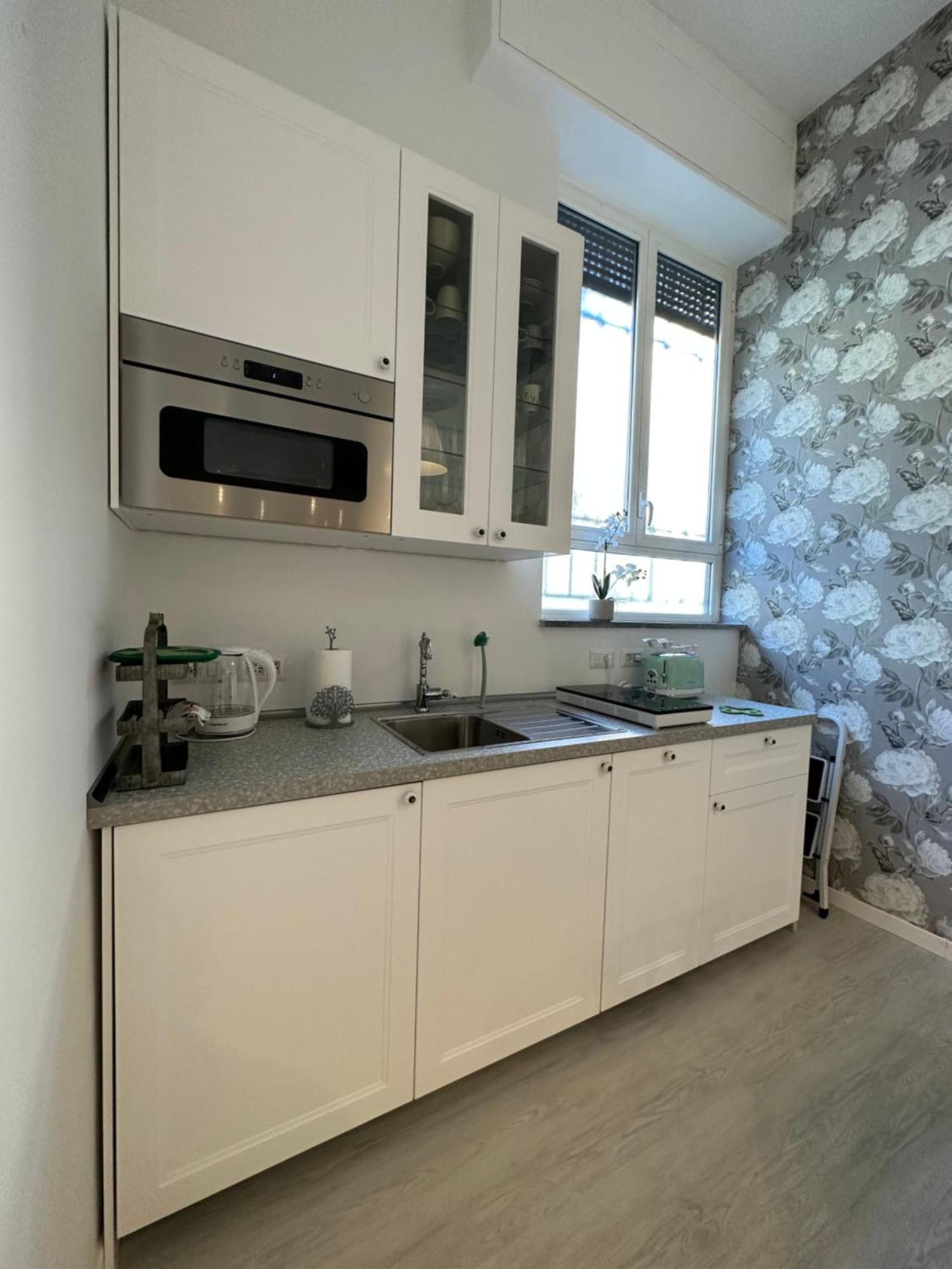 Flowers, A Cozy Suite In Milan Bagian luar foto