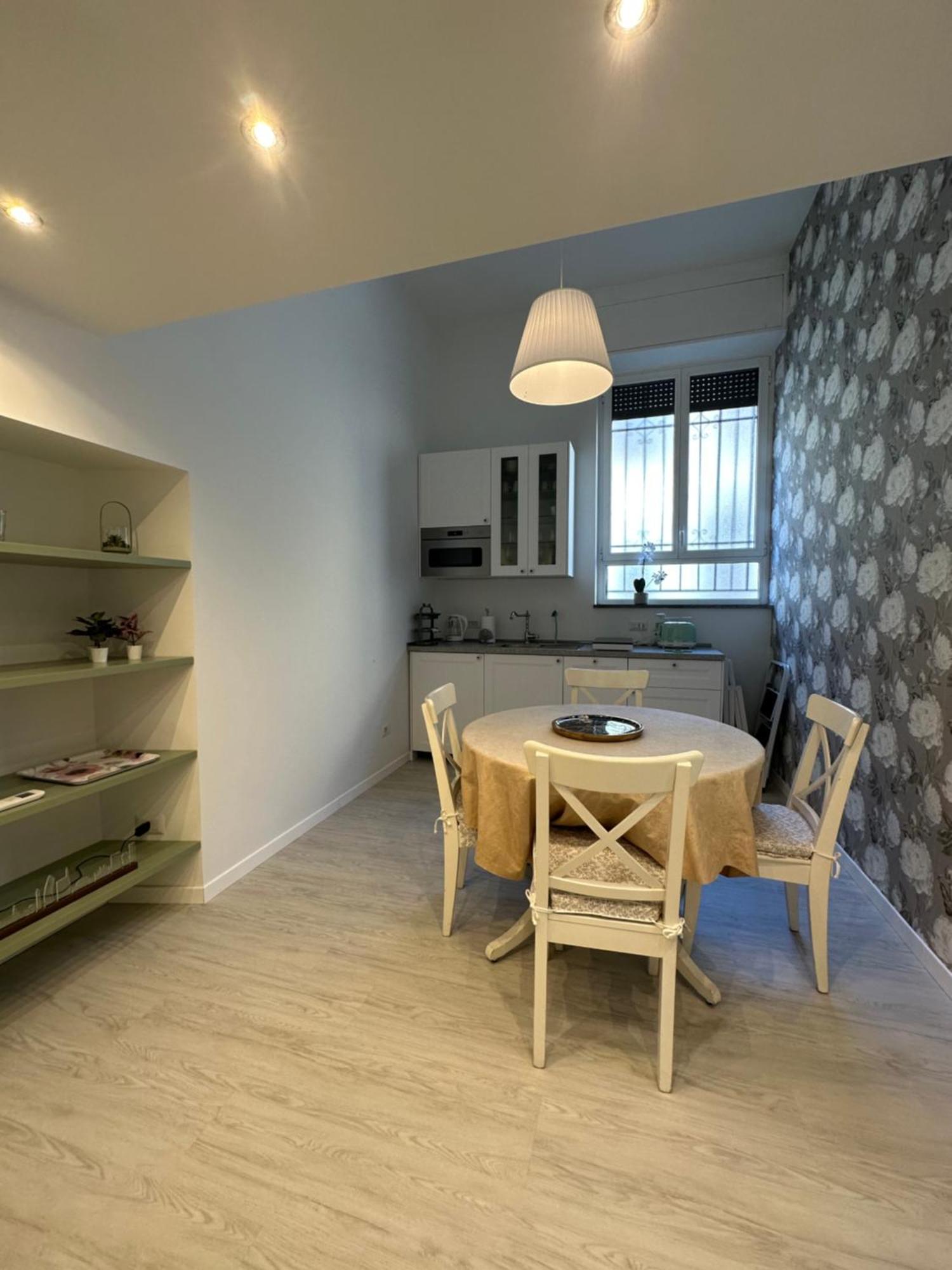 Flowers, A Cozy Suite In Milan Bagian luar foto