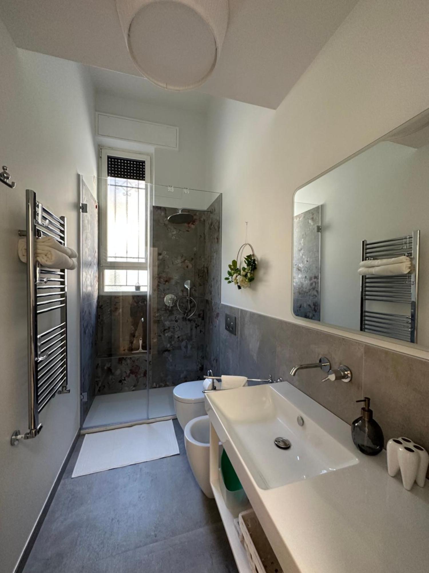 Flowers, A Cozy Suite In Milan Bagian luar foto