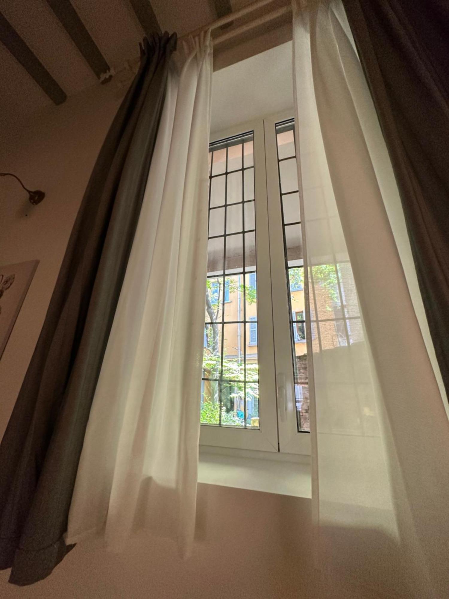 Flowers, A Cozy Suite In Milan Bagian luar foto